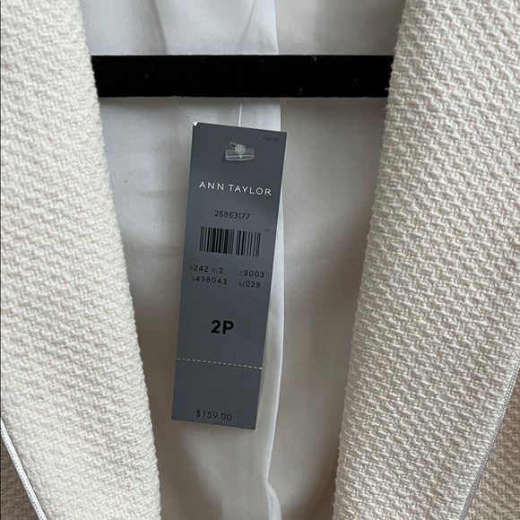 Ann Taylor Women's Cream Textured Blazer - Picture 2 of 2